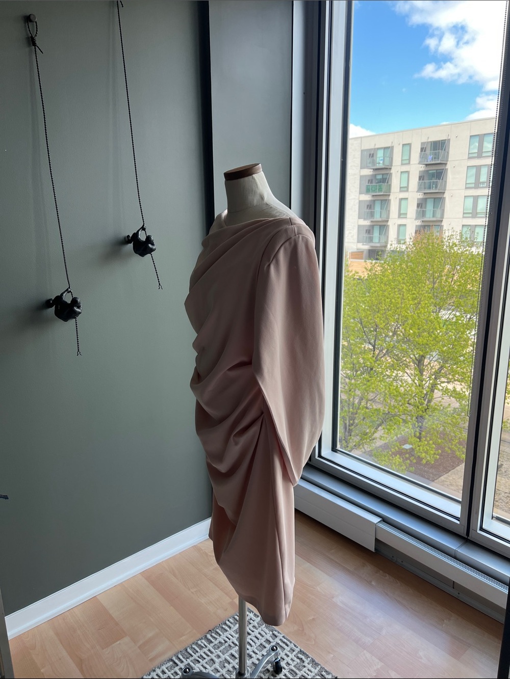 New Betsy & Adam Jordan Short Scuba Crepe Draped Back Dress in Blush Size 14 - Picture 5 of 7
